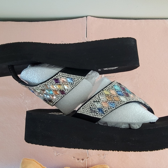 Yellow Box leather flip flops with multi colored crystals. US size 8.5. "Perri" - Picture 10 of 10